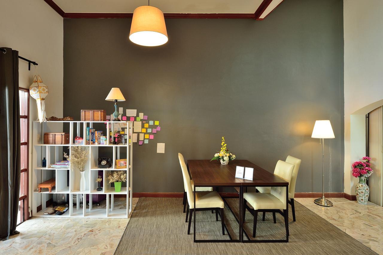 Lost And Found Bed And Breakfast Банкок Екстериор снимка
