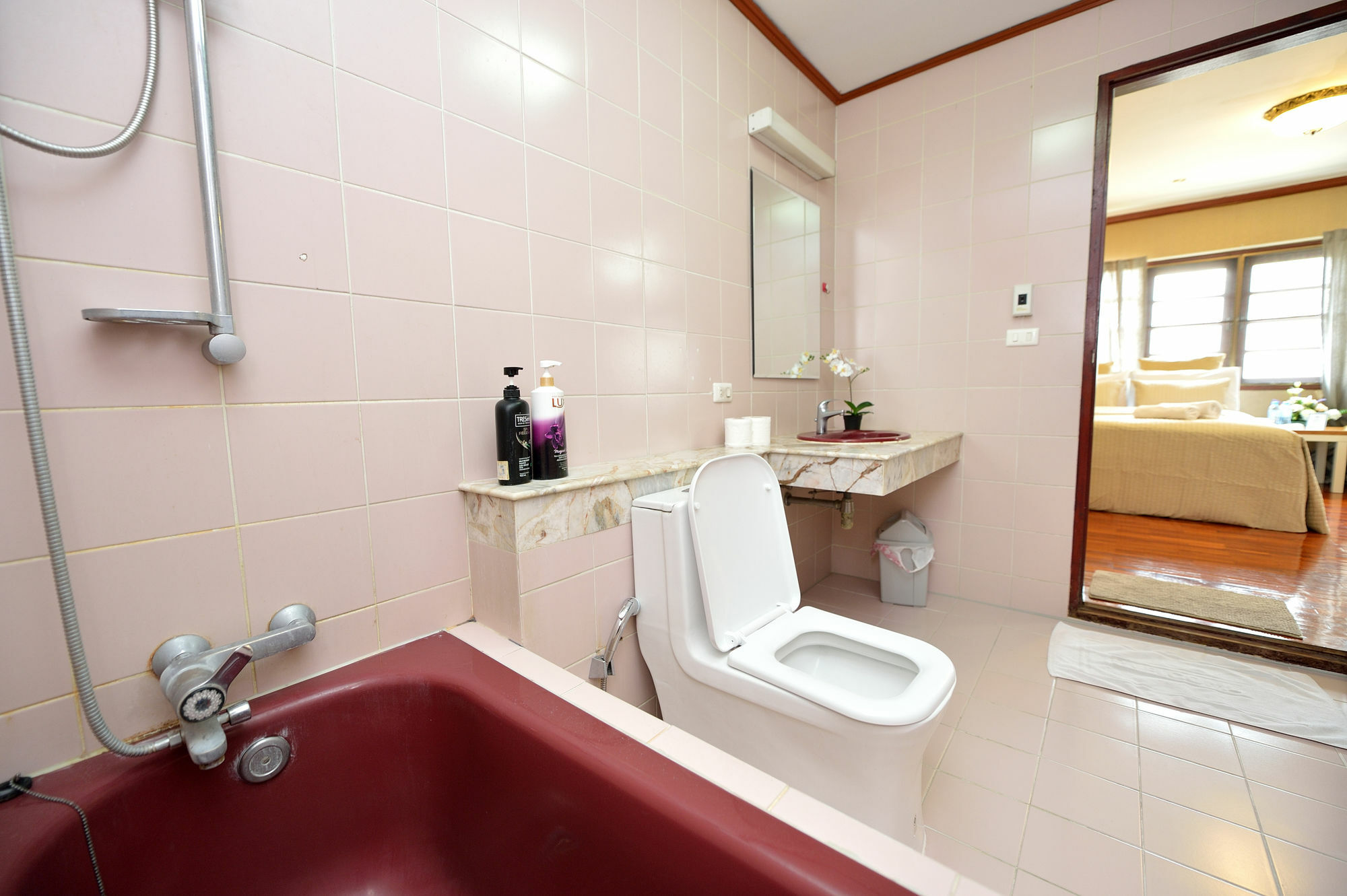 Lost And Found Bed And Breakfast Банкок Екстериор снимка