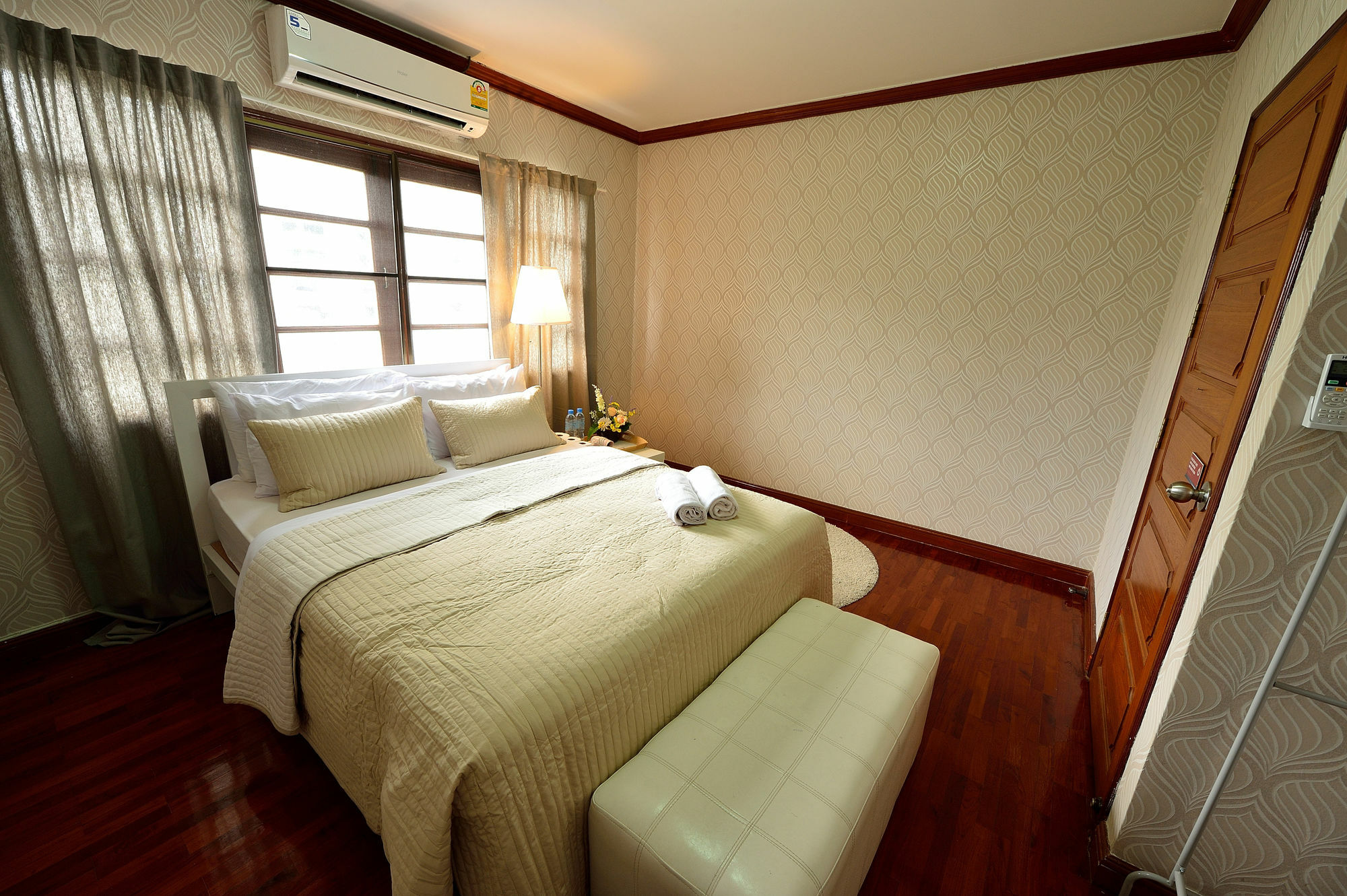 Lost And Found Bed And Breakfast Банкок Екстериор снимка