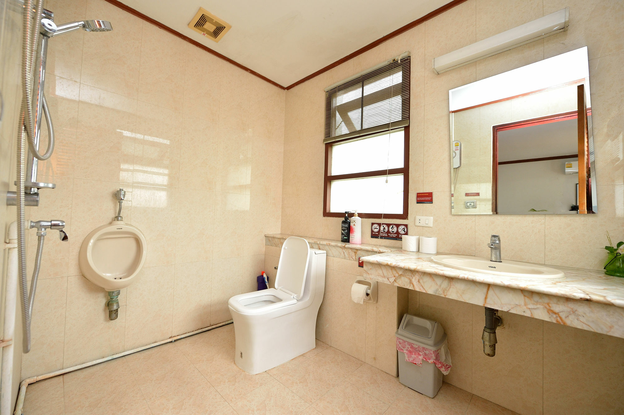 Lost And Found Bed And Breakfast Банкок Екстериор снимка