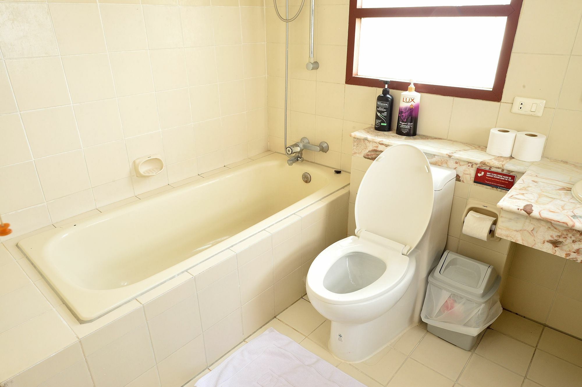 Lost And Found Bed And Breakfast Банкок Екстериор снимка